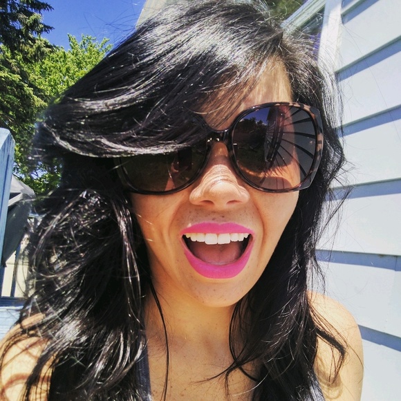 Meet your Posher, Mariah - Picture 1 of 1